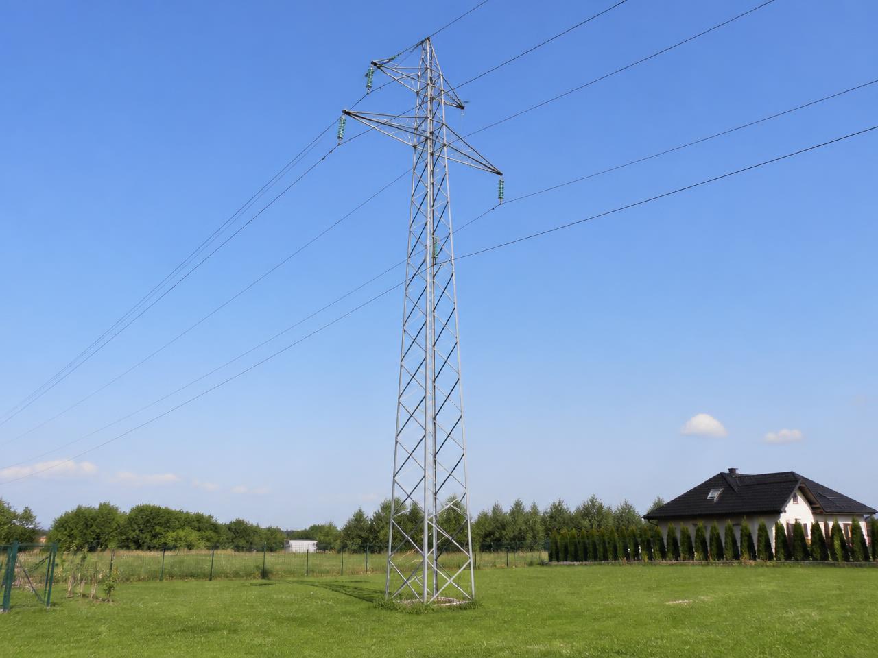 Linia energetyczna przebiegająca nad terenem nieruchomości